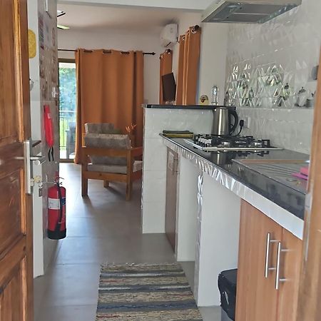 Готель Solea Self Catering Вікторія Екстер'єр фото
